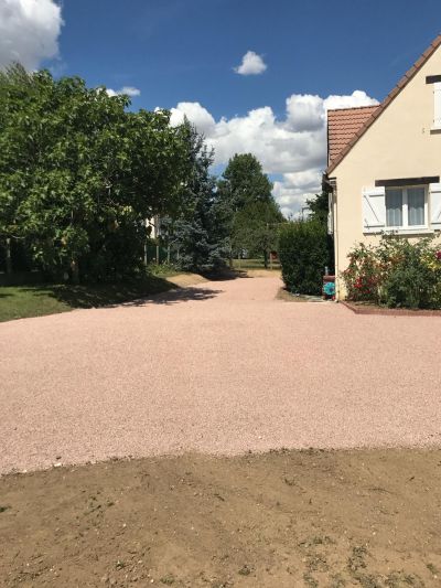 Aménagement de cour gravillonnage bicouche - Rousselat Travaux Publics